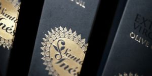 کاربرد رنگ مشکی و طلایی